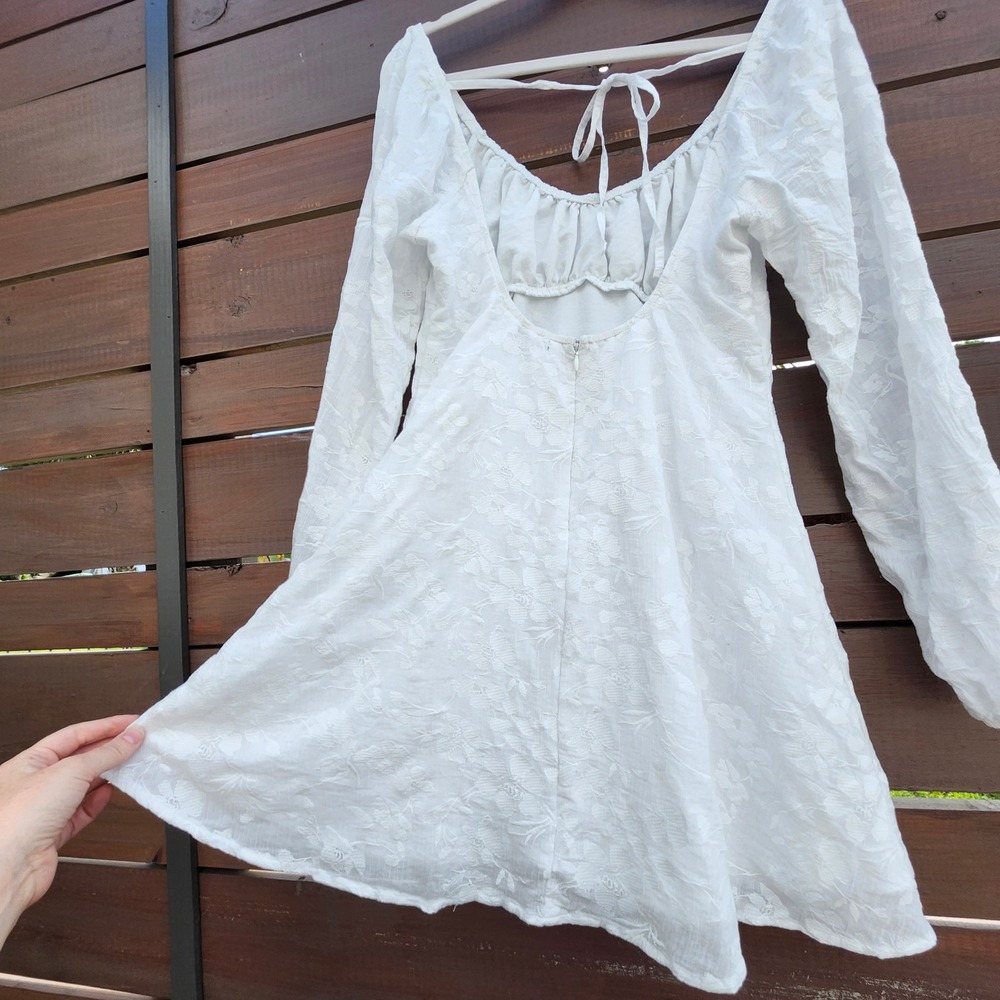 Wild Fable White Textured Mini Dress Open Back‎ Long Sleeve Size M - Picture 4 of 9